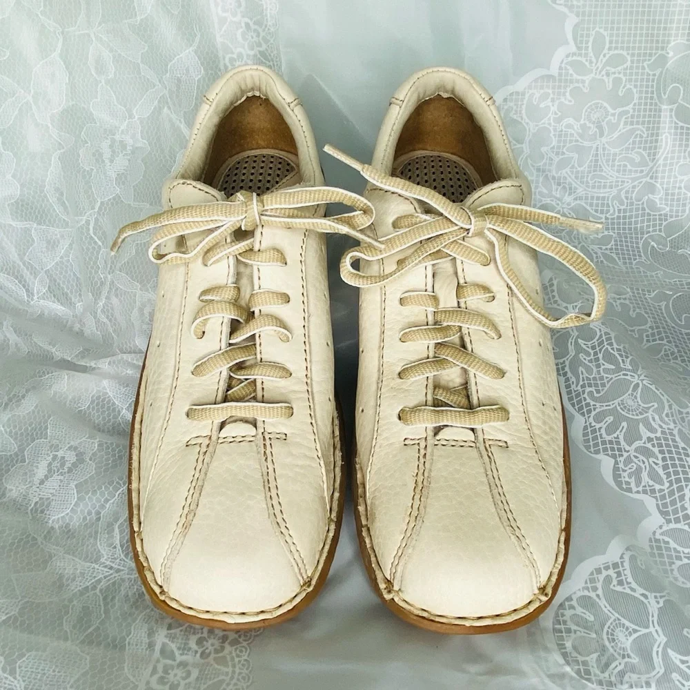 BORN WOMENS SHOES - Picture 3 of 9